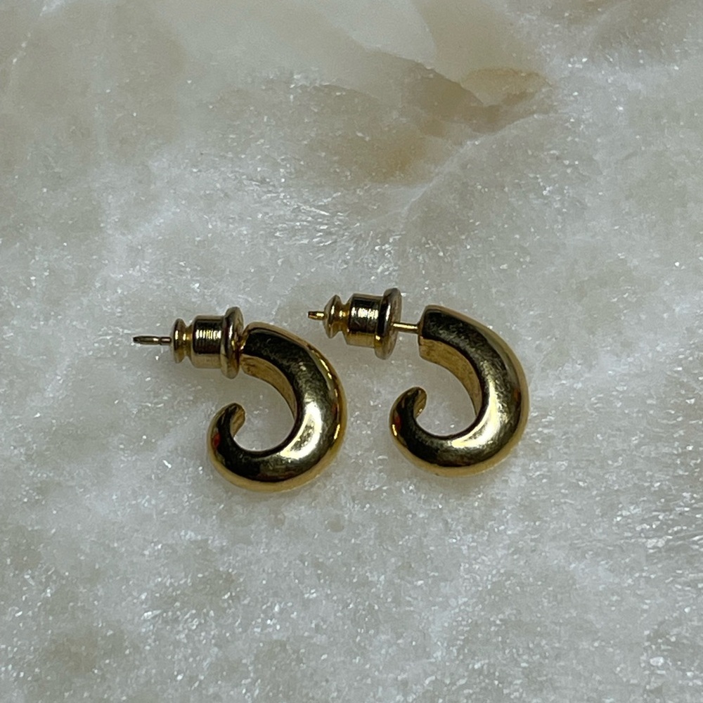 1980s–90s Vintage Trifari Gold-Tone C Hoop Earrings – Signed